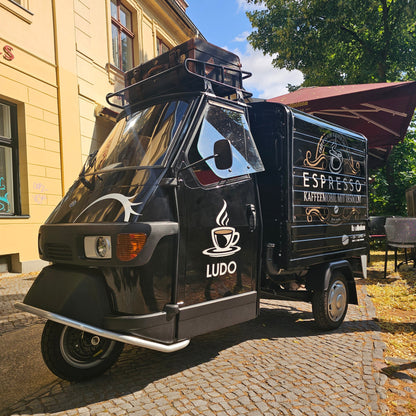 Schwarze Kaffee-Ape von Ludwigsdorfer Eventbienen mit mobiler Espressomaschine in Potsdam
